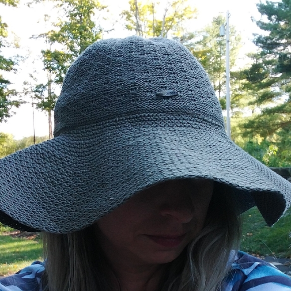 Coolibar Women's Stylish Gray Wide-Brim Hat - Picture 1 of 1